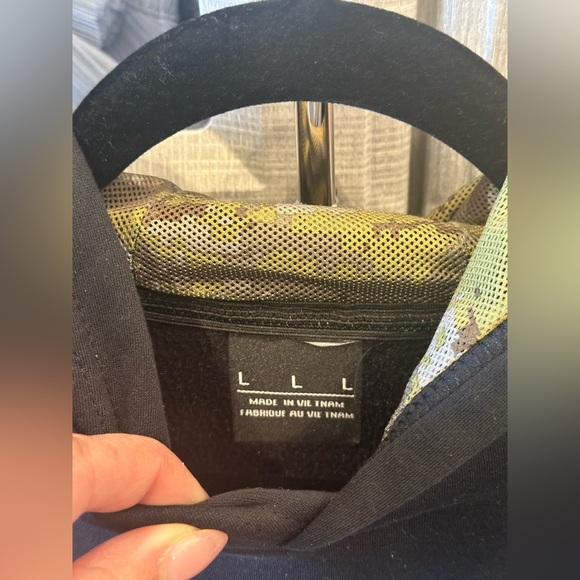 Boys size L Cleveland Browns salute to troops hooded sweatshirt - Picture 5 of 5